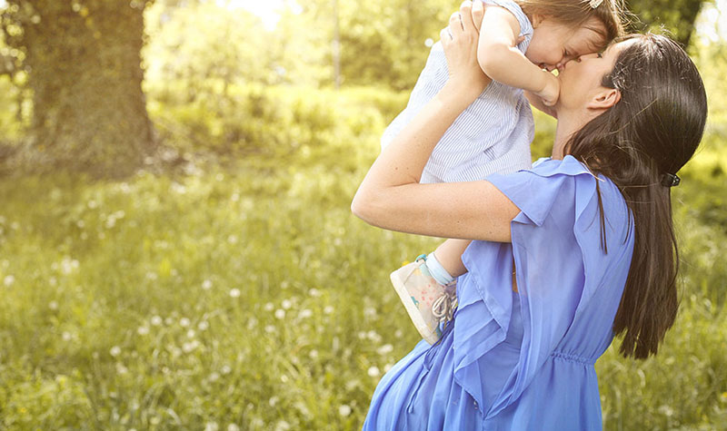 آیا حمل کودک نوپا در دوران بارداری بی‌خطر است؟